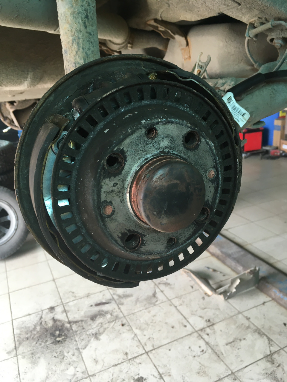 Замена тормозных цилиндров колодок задних и троса ручника — Lada Калина ...