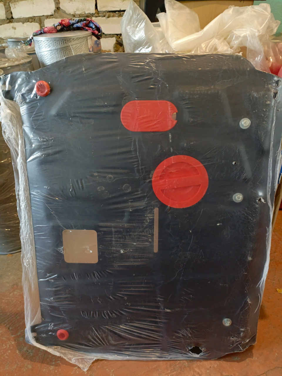 Есть ревизионные лючки. Не знаю, совпадают они или нет. Мне это не шибко принципиально. Обслуживаю защиту в сервисе, где снятие защиты не оплачивается отдельно. — KIA Cerato (3G)