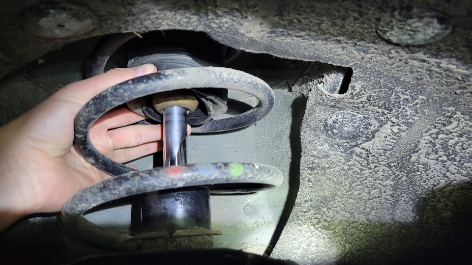 Скрипиниале Париж или как победить скрип подвески спереди на Талисмане ...