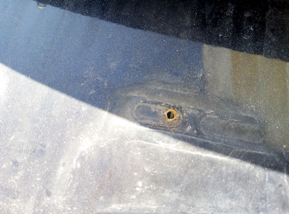 Как и говорил — ожидал худшего, но все нормально. Нет ржавчины практически. — Hyundai Accent (2G)