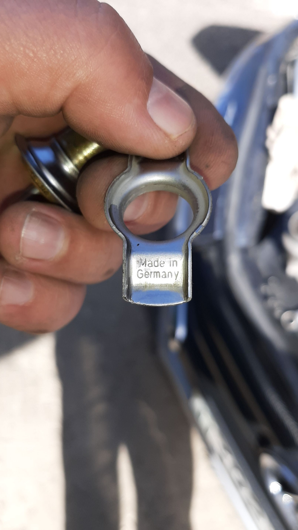 Замена термоэлемента — Lada Vesta, 1,6 л, 2016 года | своими руками ...