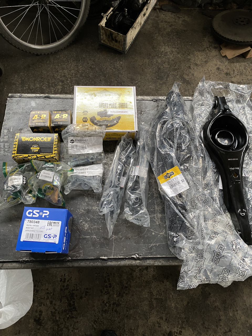 Замена задней подвески — Ford Focus Sedan I, 1,8 л, 2004 года