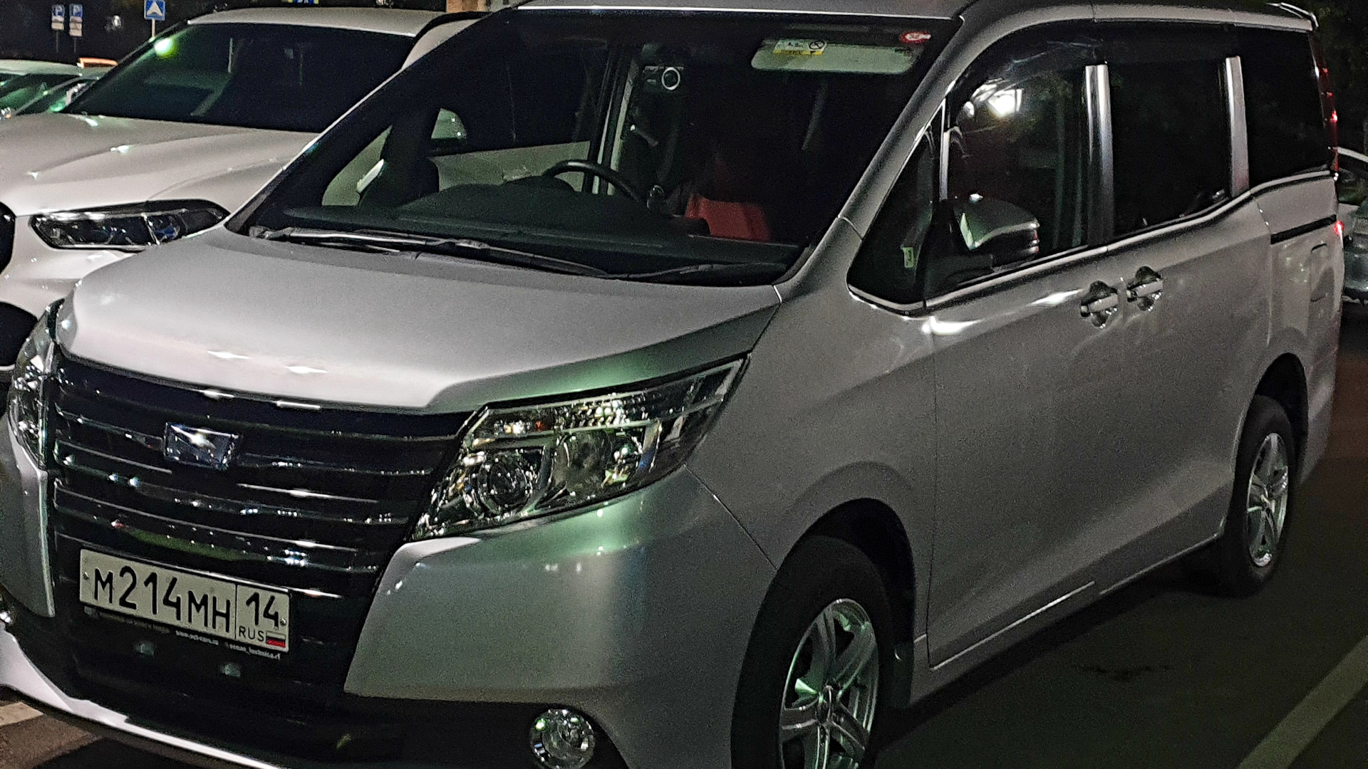 Toyota noah 2015. Тойота ноах 2015 года. Noah 3. Тойота ноах. Toyota noah 2017.