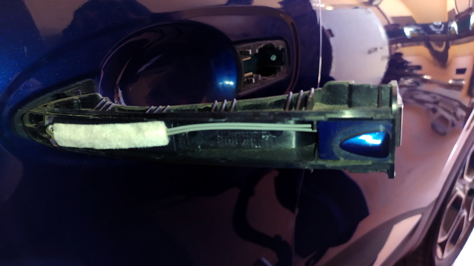 Замена кнопки разблокировки дверей — Renault Kadjar, 1,5 л, 2016 года ...