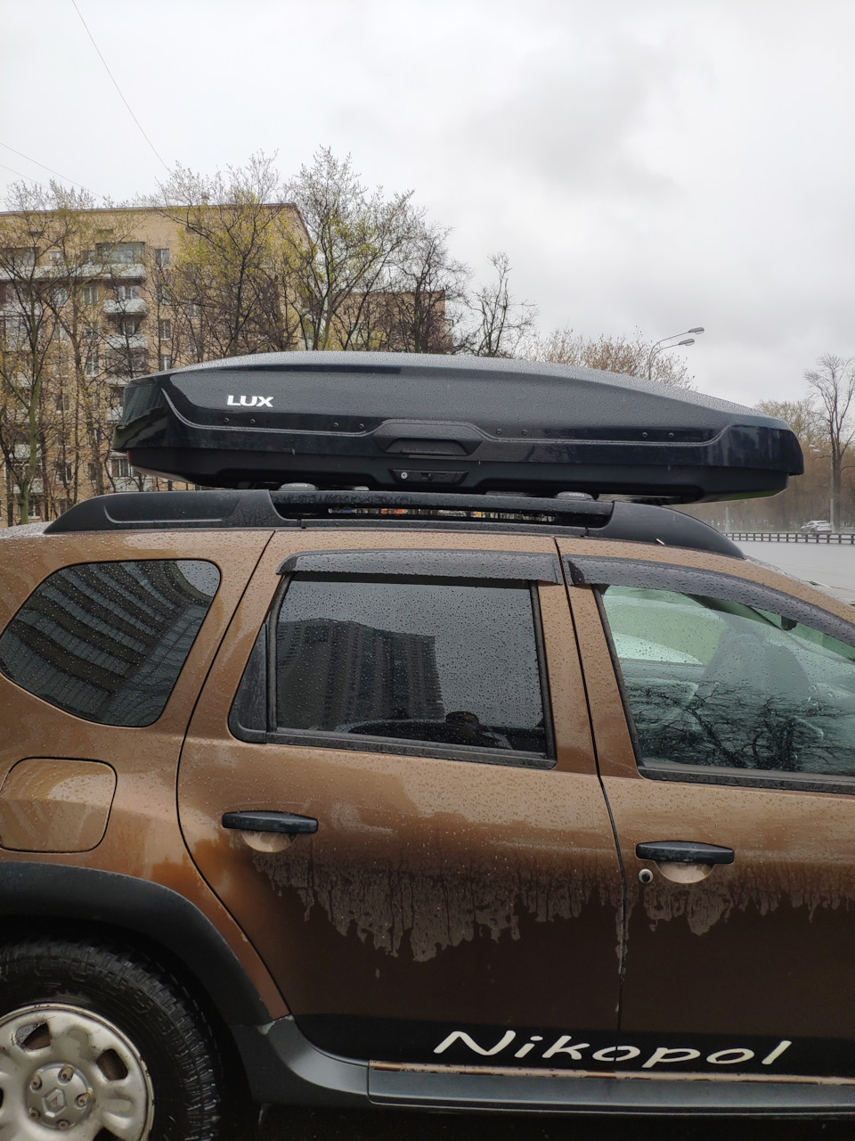 Автомобильный бокс LUX TAVR 197 Чёрный глянец 520L на Renault Duster —  Renault Duster (1G), 2015 года | аксессуары | DRIVE2