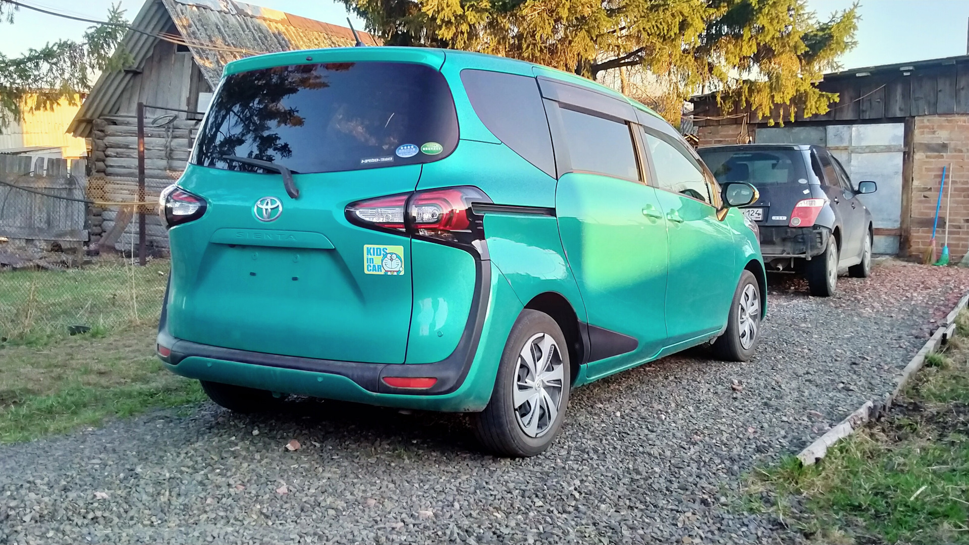 Тойота сиента краснодарский край. Toyota sienta левый руль. Тойота сиента желтая. Сиента 2005. Тойота сиента 2018.