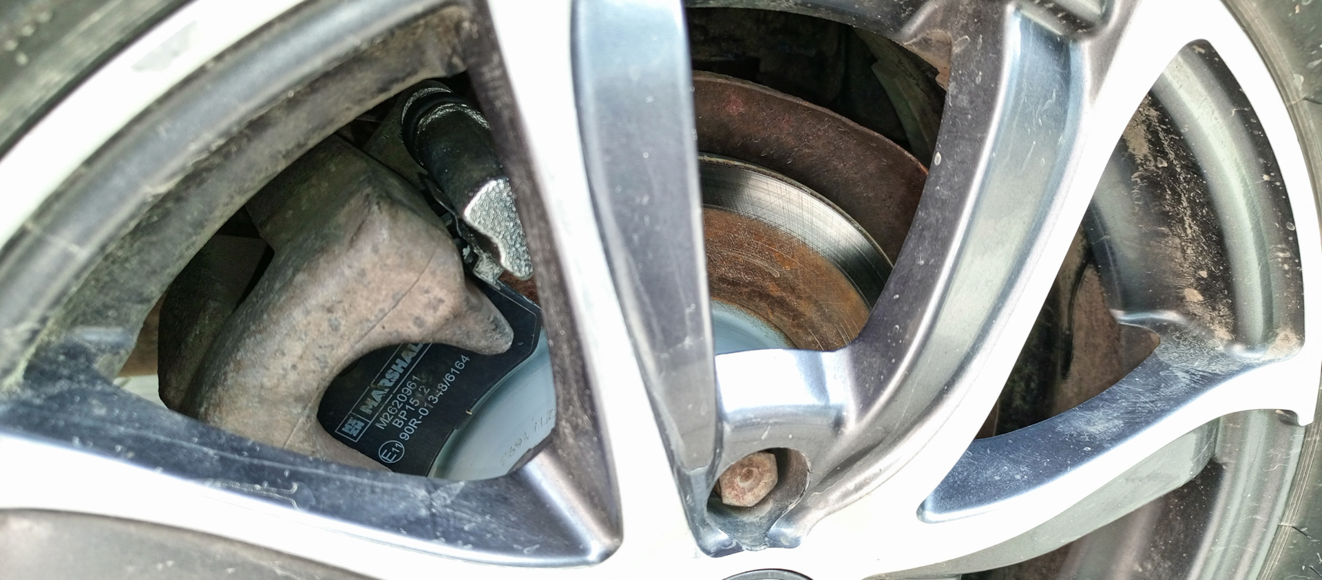 Неравномерный износ (новых)тормозных дисков, колодок. Вибрация при ...