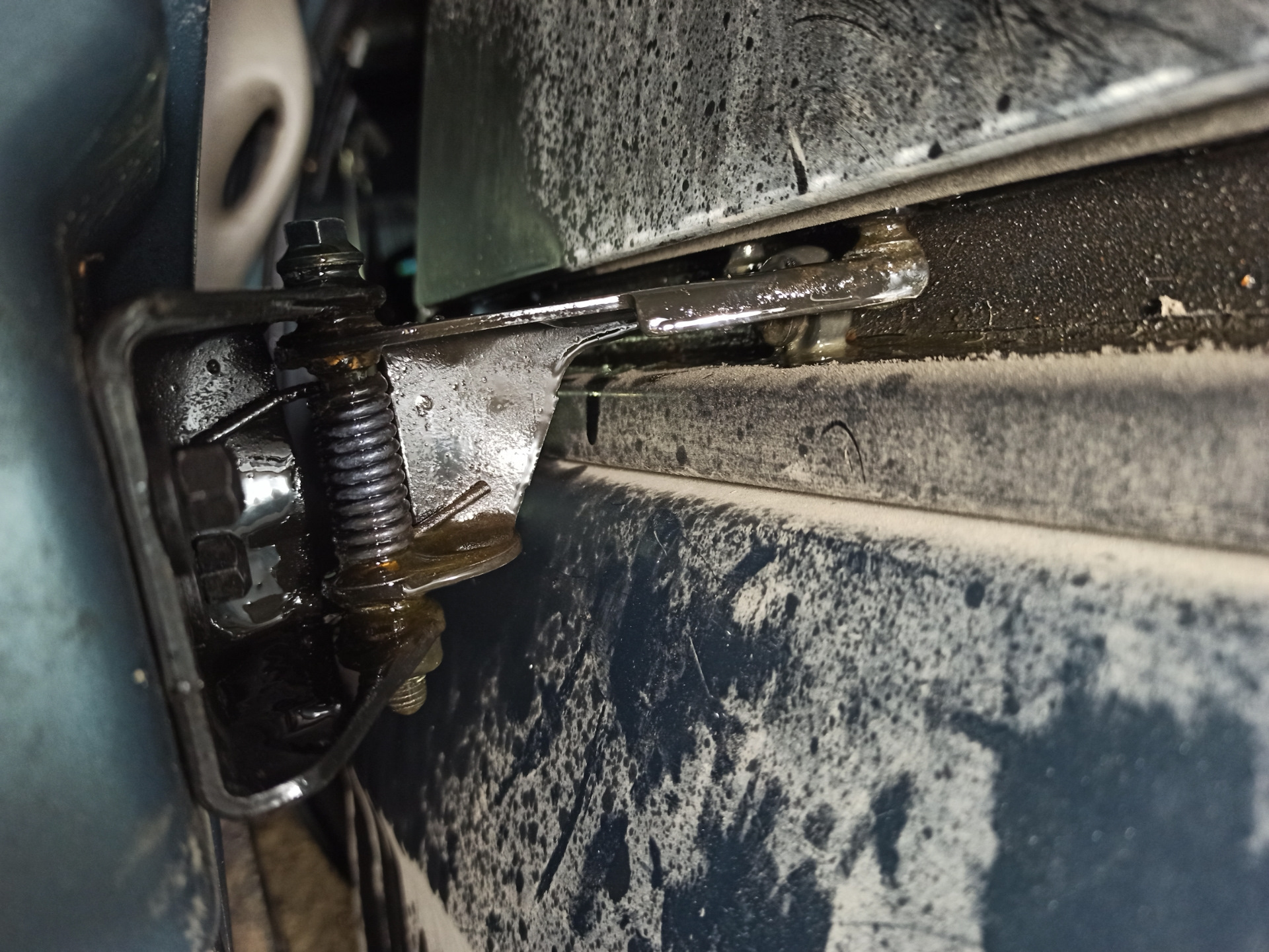 Volkswagen golf сдвижная дверь. Заклинило сдвижную дверь. Пежо партнер концевик сдвижной двери. Доводчик сдвижной двери peugeot partner. Доводчик сдвижной двери peugeot partner.