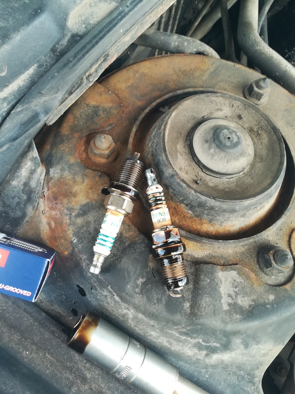 Замена свечей — Mitsubishi Eclipse (3G), 2,4 л, 2000 года | своими ...