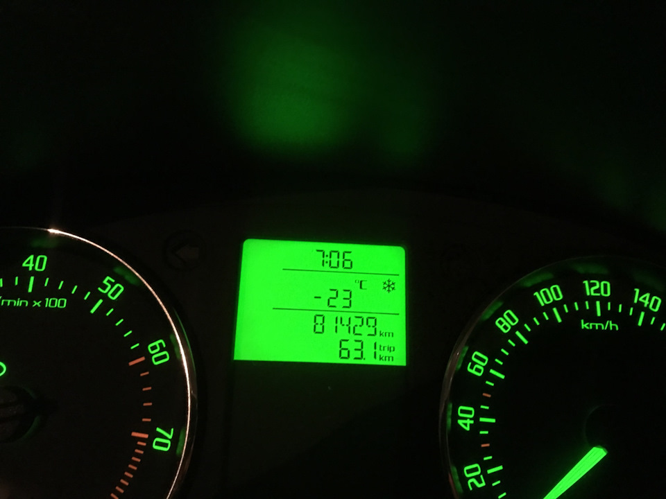 Пропала шкала уровня топлива (потом вернулась). — Skoda Fabia Mk2, 1,4 л,  2011 года | электроника | DRIVE2