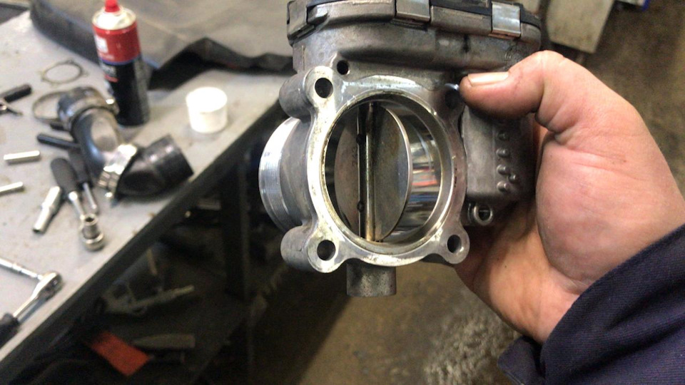 Чистка дроссельной заслонки и клапана егр — Volvo XC70 III, 2,5 л, 2012 ...