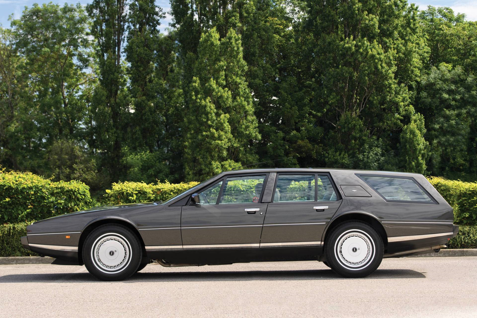 Машина 1987 года. Aston Martin Lagonda 1976 универсал.