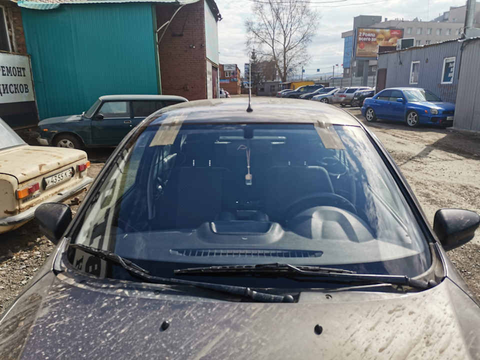 Замена лобового стекла — Lada Гранта, 1,6 л, 2017 года | визит на ...