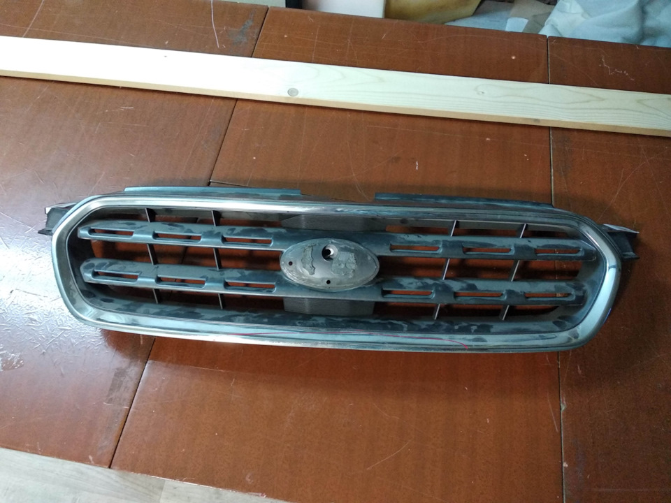 Снятие хрома с решетки радиатора — Subaru Outback (BP), 2,5 л, 2003 ...
