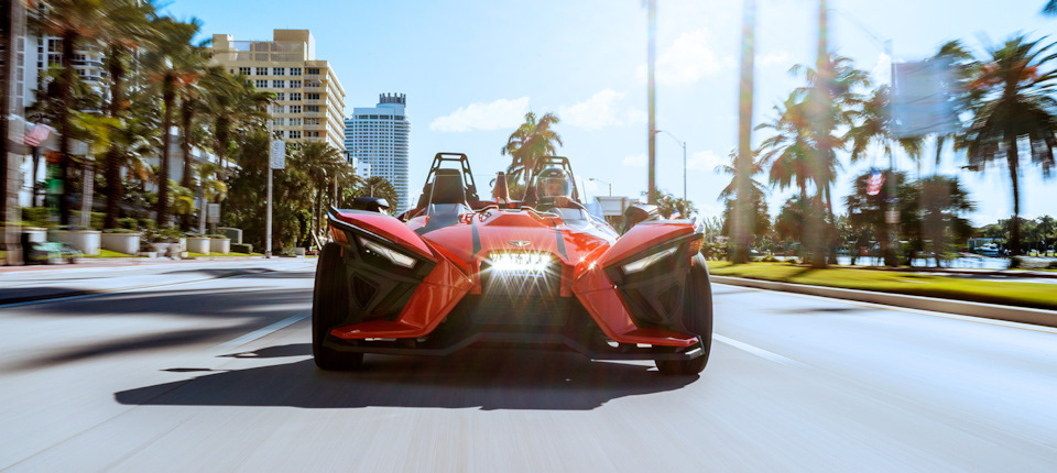 Slingshot машина 3 колеса