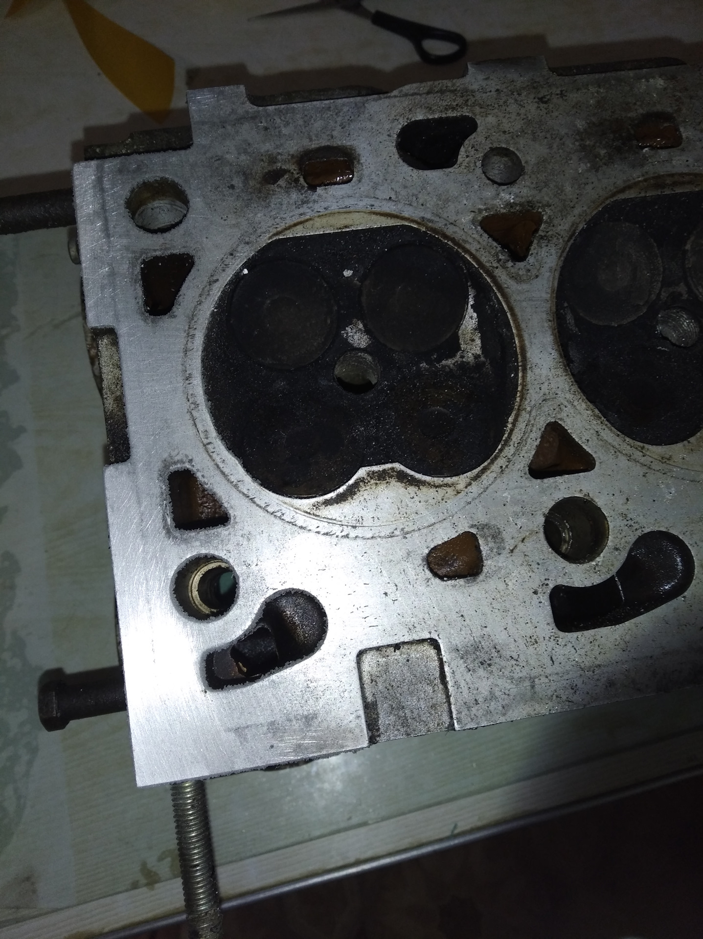 Шлифовка гбц ваз 2110 8 клапанов. Чтз 170 болотник шлифовка головок гбц. Шлифовка гбц 8кл. L200 2011 гбц фрезеровка. Шлифовка головки ваз 2109.