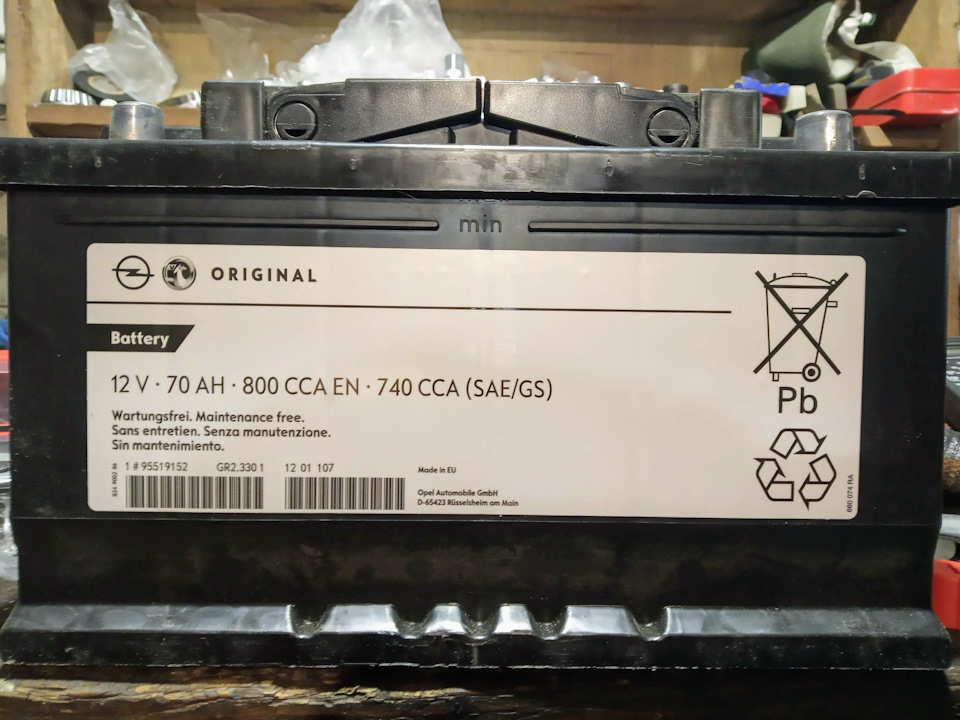 Аккумулятор 70Ач GM 95519152. Бачок ож SWAG 40947902. — Opel Astra J, 1 ...