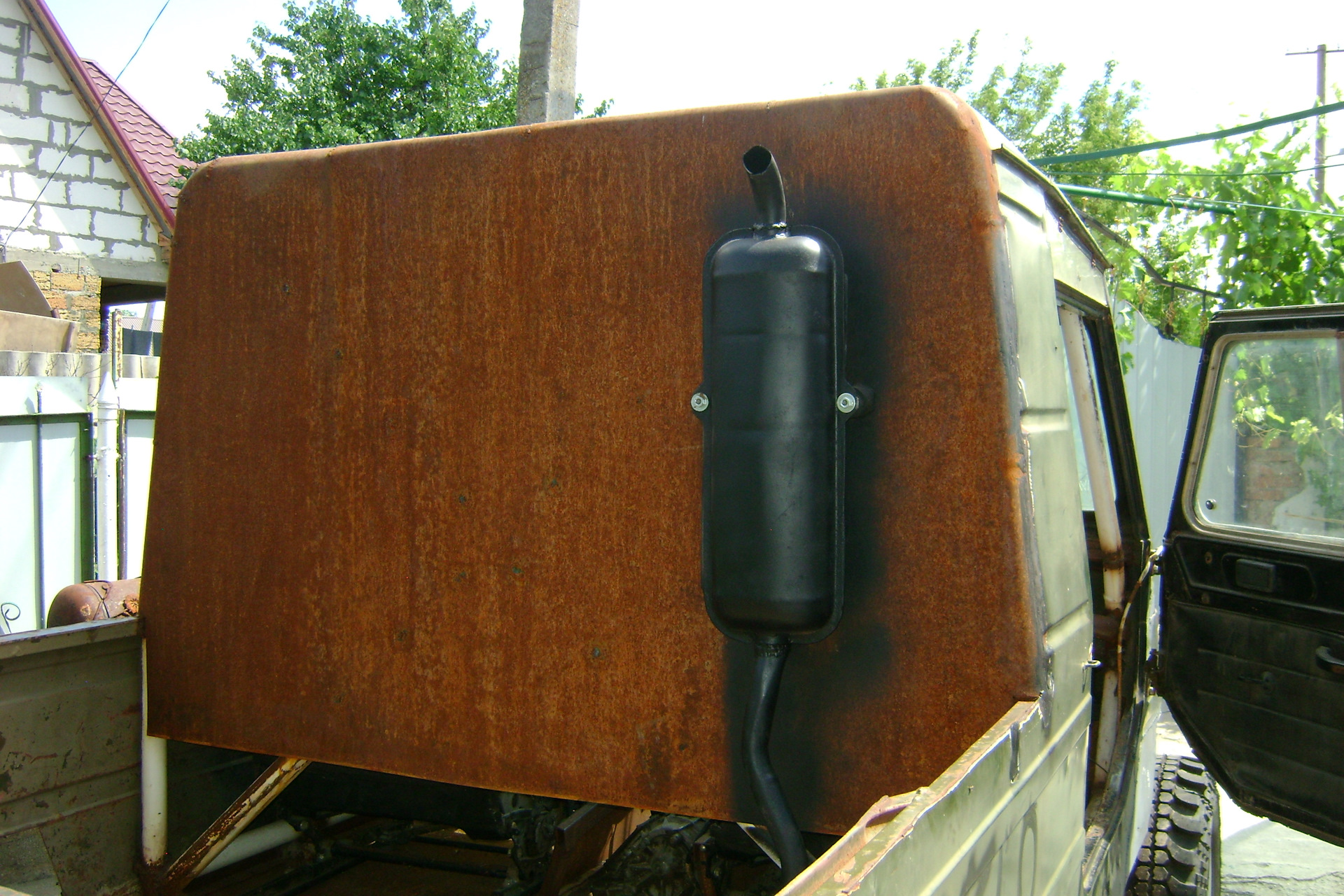 Примудрил выхлоп на заднюю стенку — ЛуАЗ 969, 1,6 л, 1992 года | своими ...