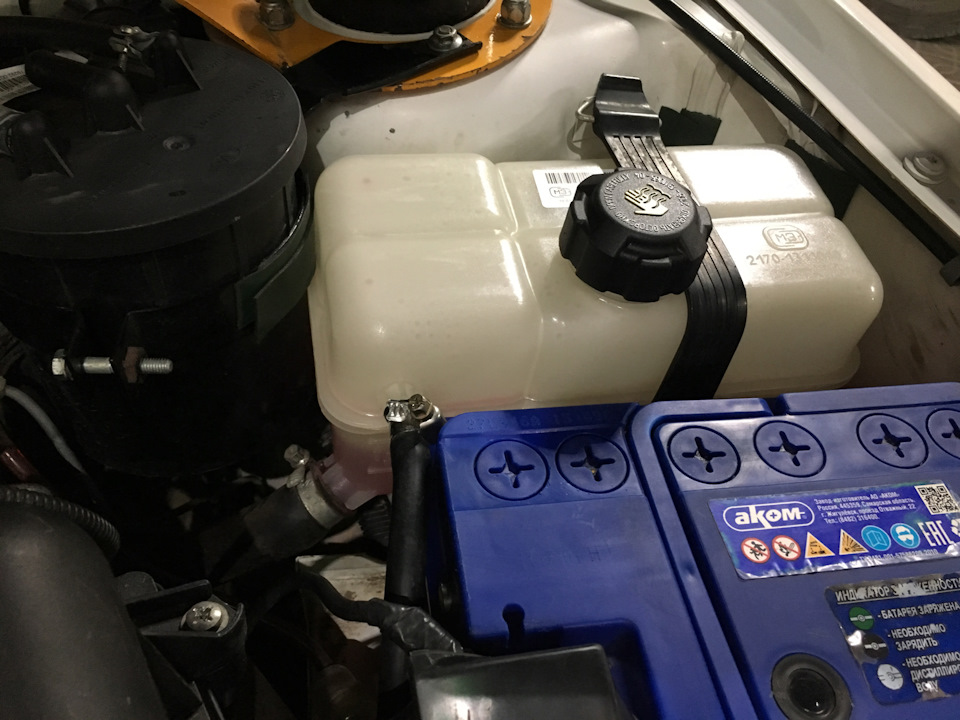 Расширительный бачок от приоры — Lada 2114, 1,6 л, 2010 года ...