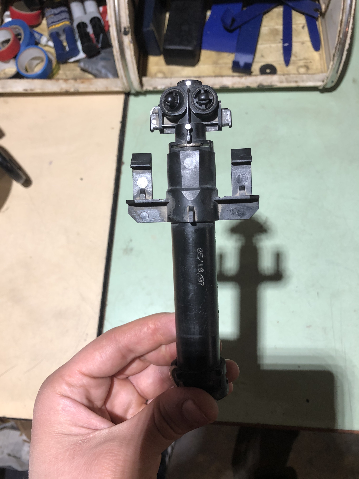 Хс60 омыватель фар. Хс60 омыватель фар. Форсунка омывателя фар вольво хс70. Форсунка омывателя фар вольво хс70. 31301043 форсунка омывателя volvo xc60.