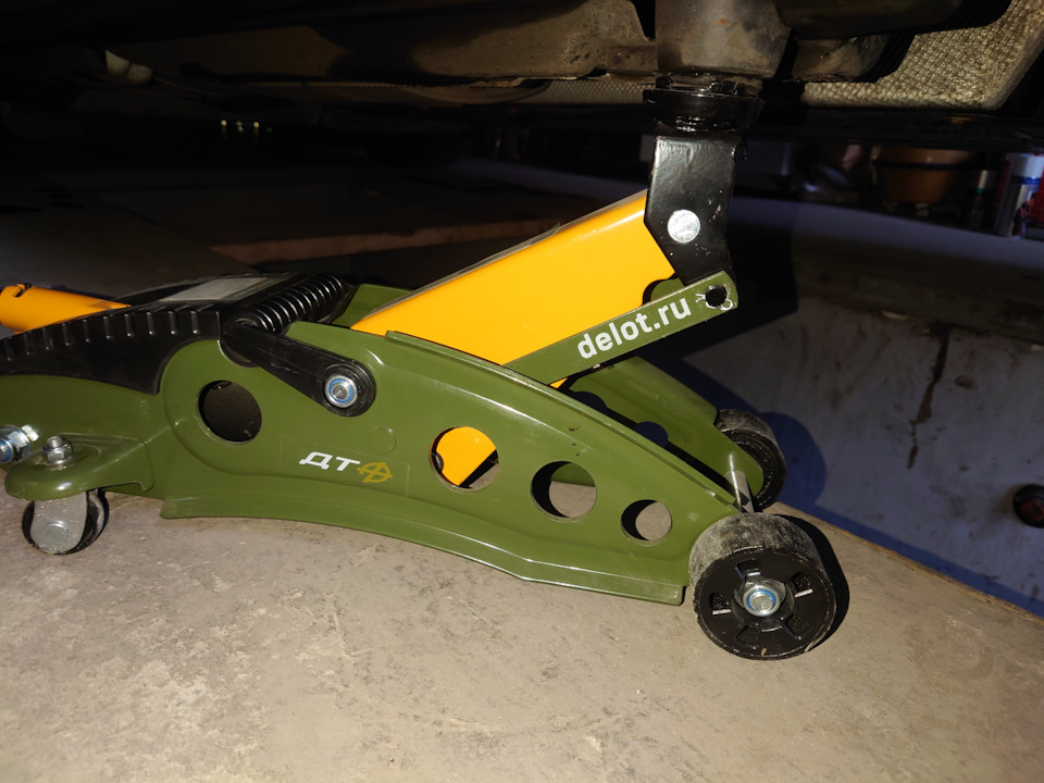 Это мой не заменимый помощник, забыл уже когда комплектный из машины доставал.)) — Mercedes-Benz B-Class (W245)