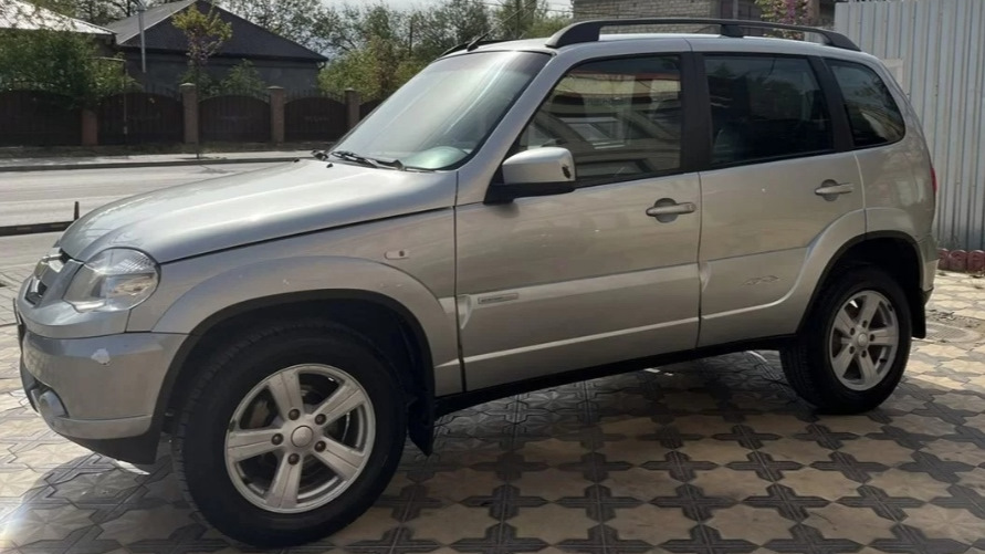 Chevrolet Niva GLX 1.7 бензиновый 2015 | Пикник на DRIVE2