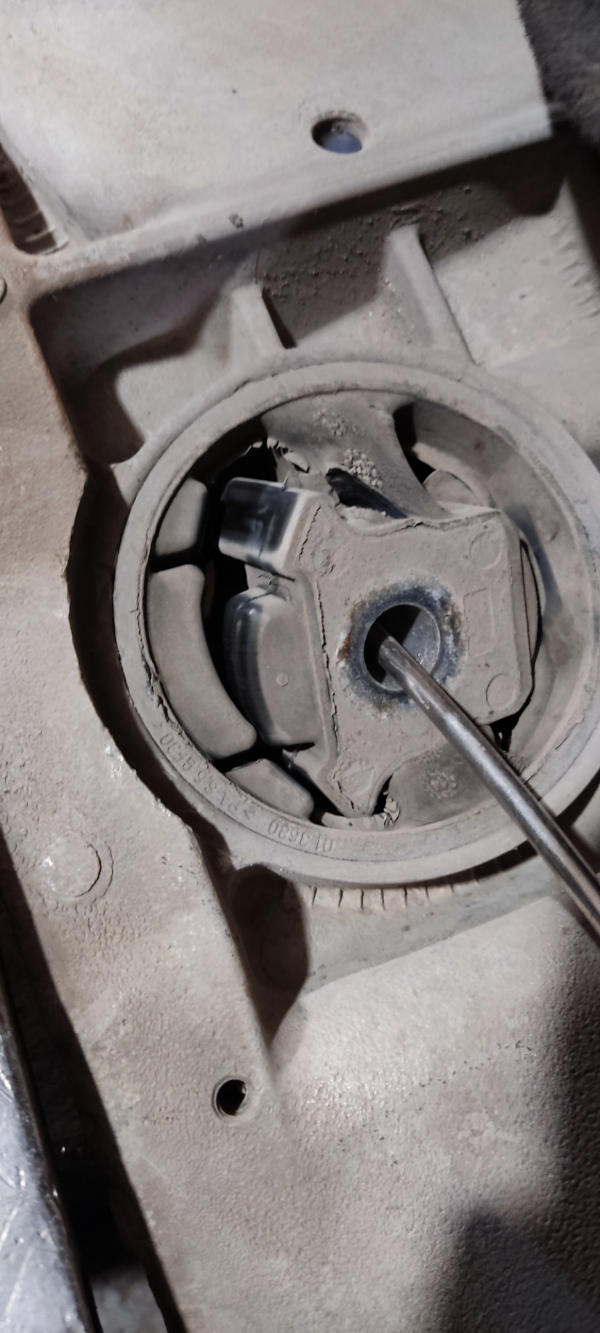 Замена сайлентблоков подрамника — Skoda Octavia A5 Mk2, 1,6 л, 2007 ...