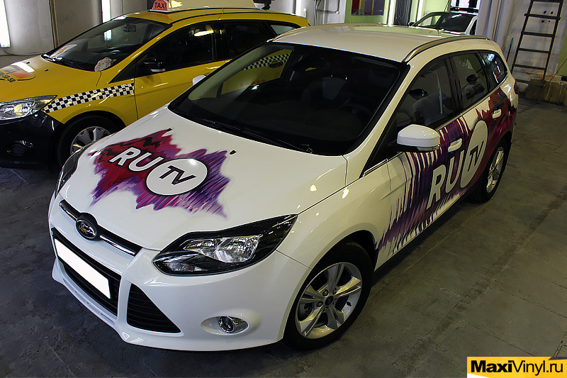 новый бренд яндекс такси. машина реклама пленка. машина в пленке. камри 70 в матовой пленке. Lada largus брендовка.