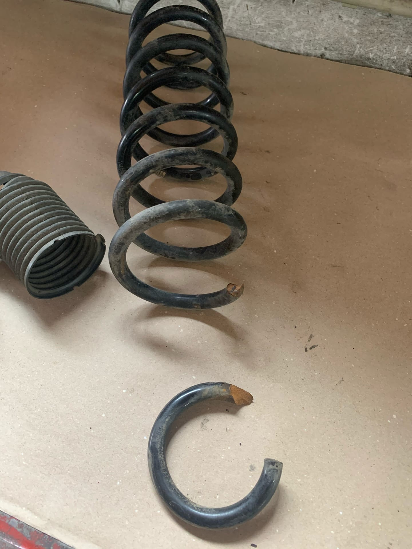 Замена лопнувшей пружины — BMW 7 series (F01/02), 4,4 л, 2008 года ...