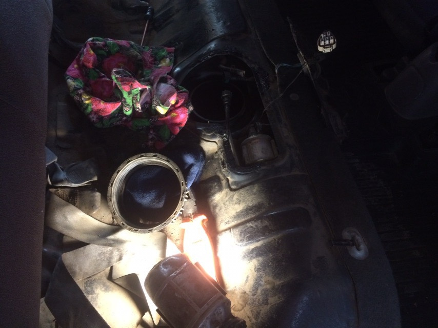 Замена бензонасоса и фильтра грубой очистки топлива — Hyundai Accent ...