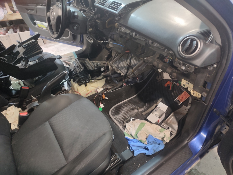 Опять пришлось менять радиатор печки 🫣 — Mazda 3 (1G) BK, 1,6 л, 2008 ...