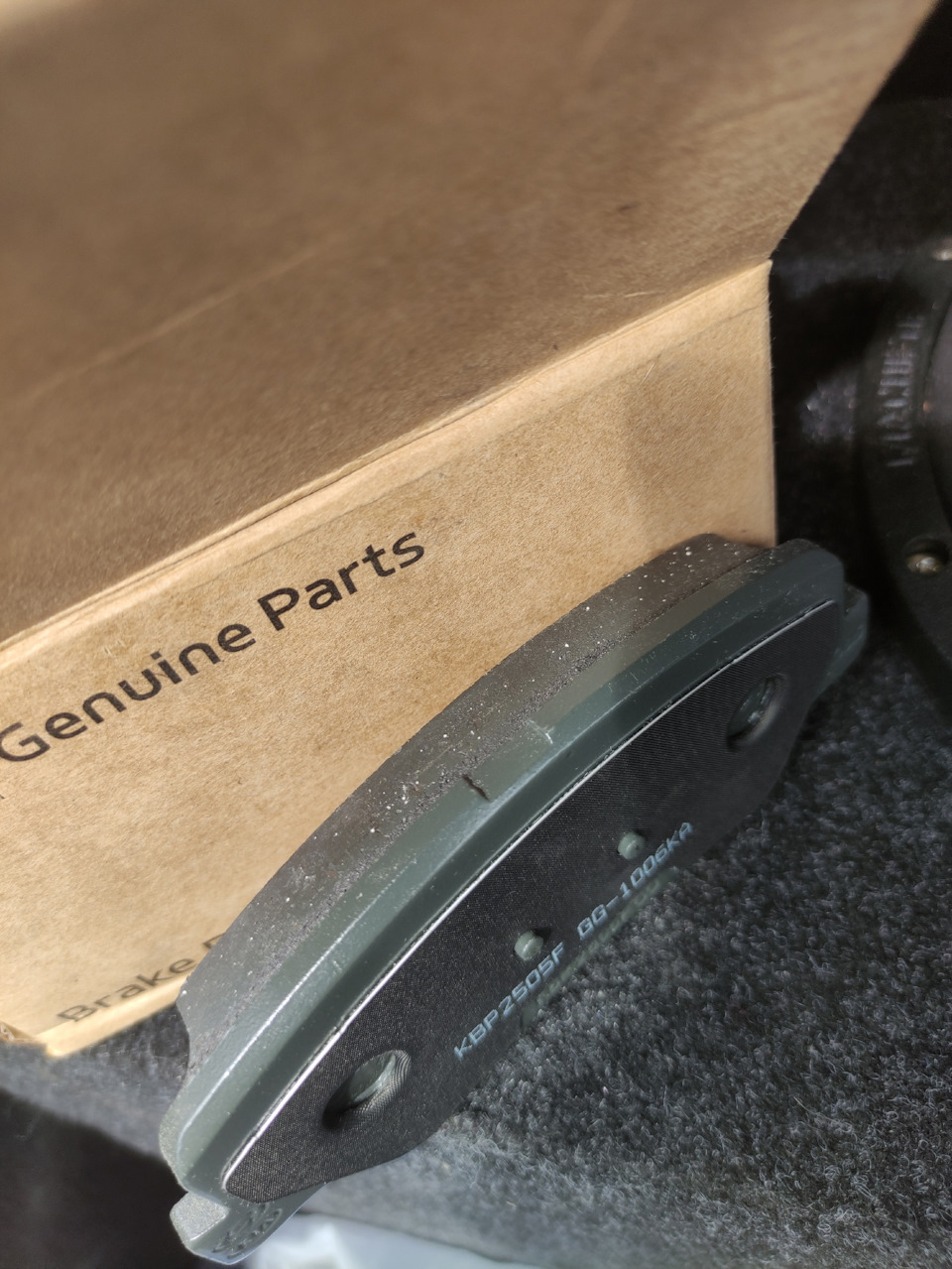 Замена передних тормозных колодок — KIA Ceed (2G), 1,6 л, 2015 года ...