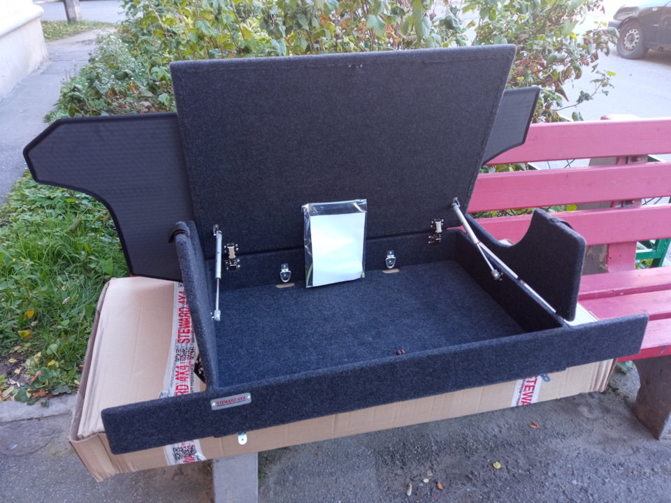 Вид с поднятыми крышками. — Chevrolet Niva (1G)