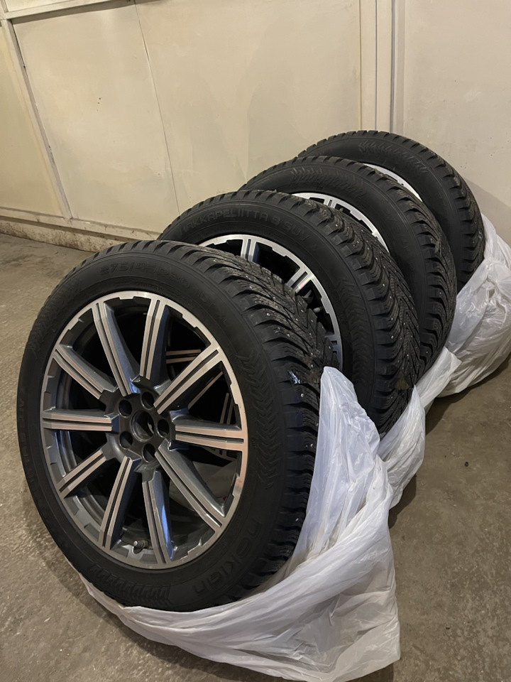 Шины зимние шипованные Nokian 275/45 R20, литые диски Audi 9Jx20 ET33 ...