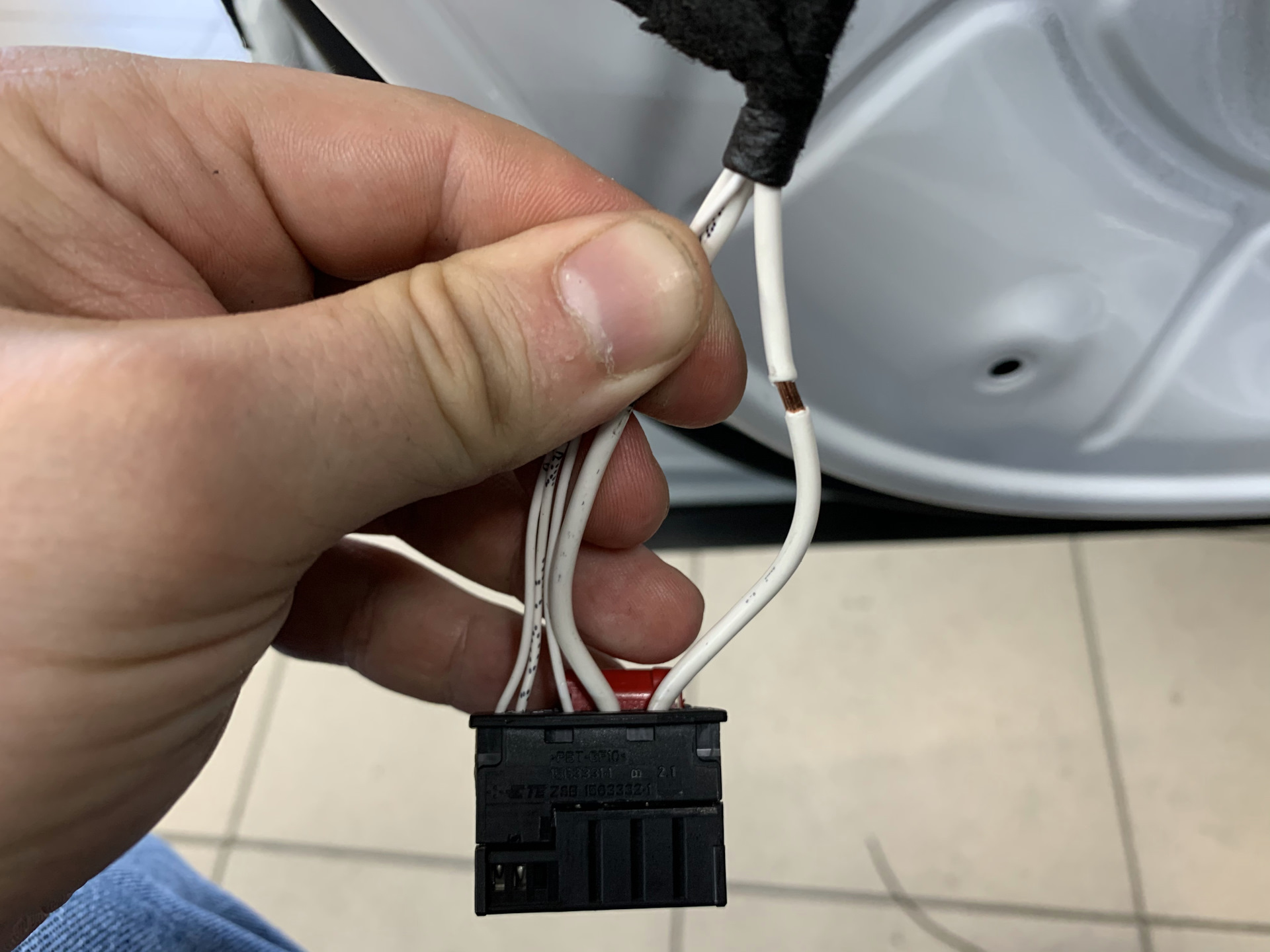 Установка светодиодной подсветки в двери — Volkswagen Tiguan (2G), 2 л ...