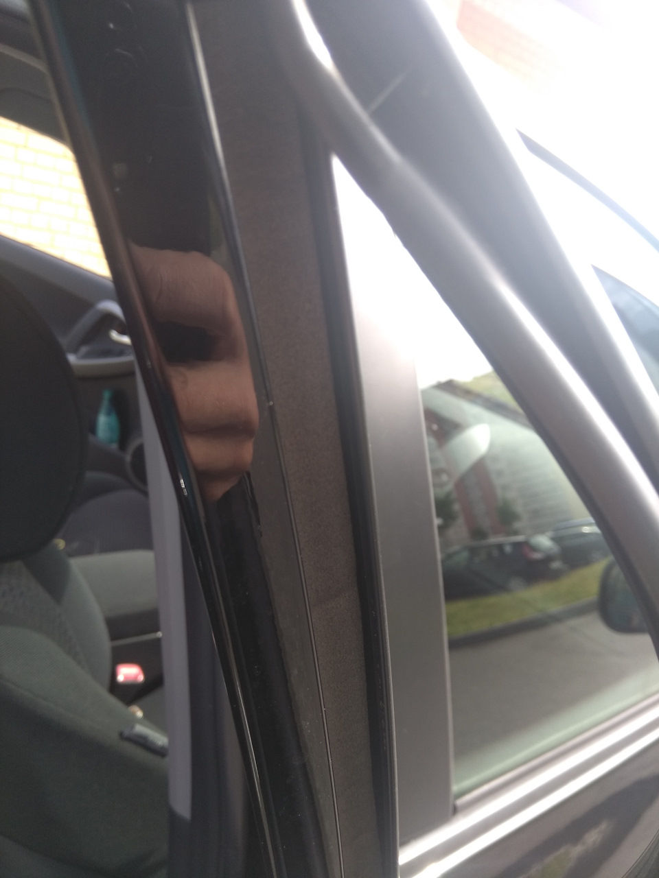 Дребезг стекол — Toyota RAV4 (III), 2 л, 2007 года | стайлинг | DRIVE2