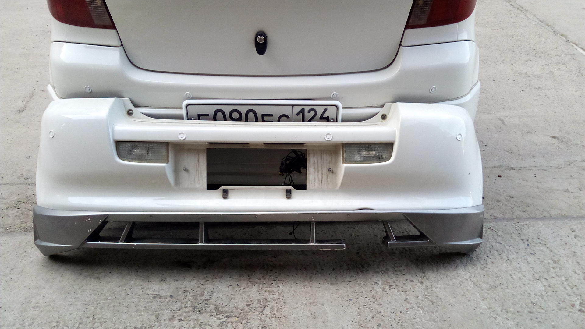 Задний бампер купить в красноярске. Toyota Vitz 2005 Rear Bumper Lip. Задний бампер Vitz RS. Бампера РС Витц 2001. Бампер Vitz RS.