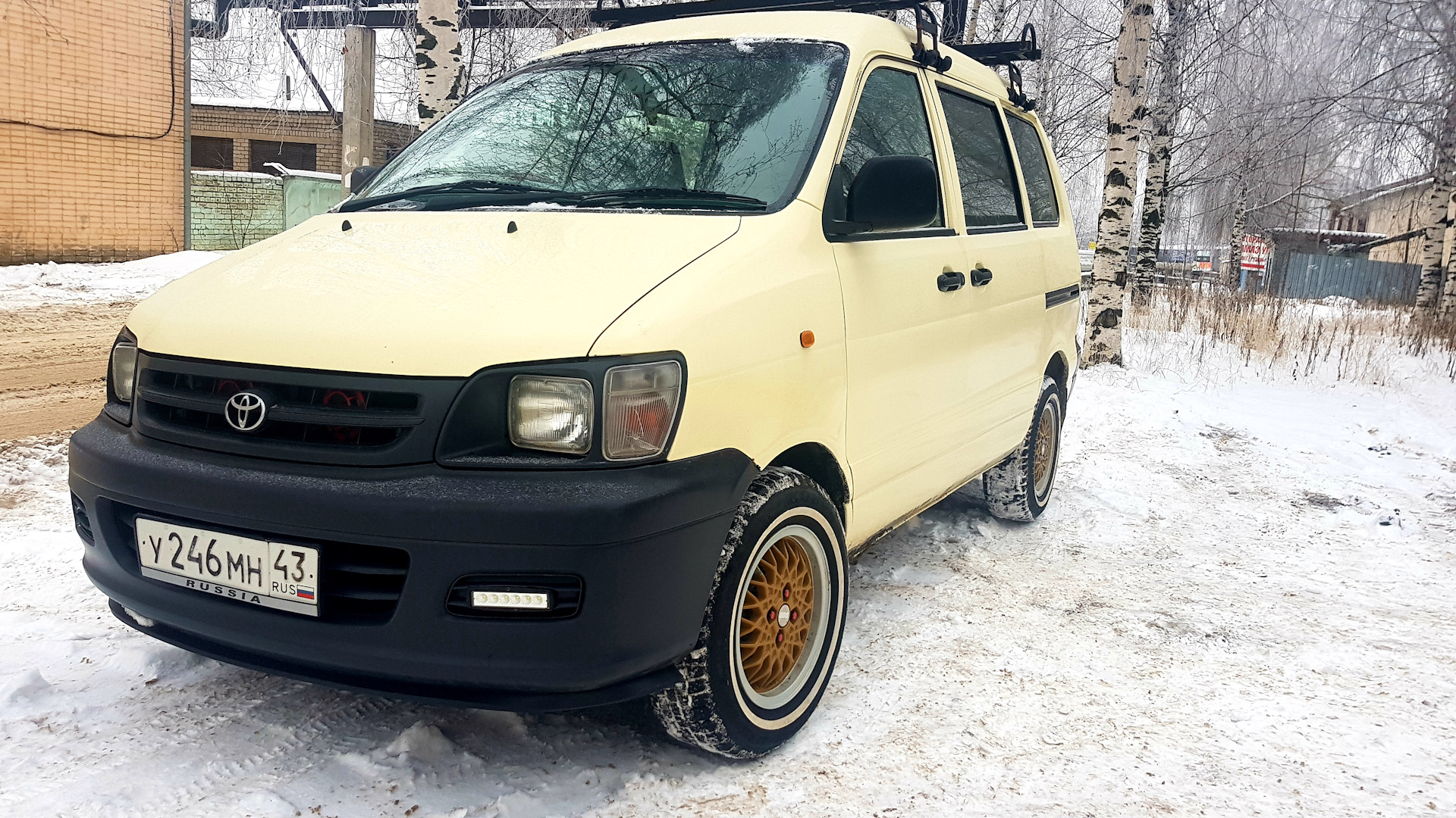 Toyota Town Ace stance