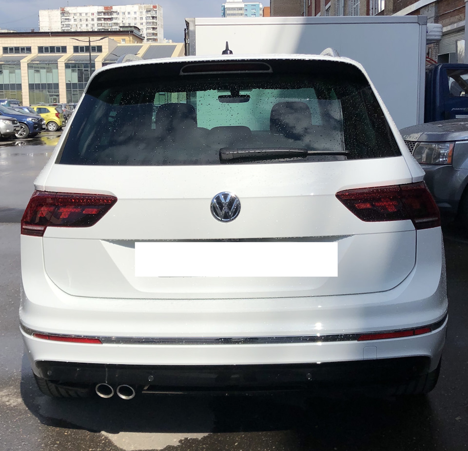 Тигуан шильдики. Шильдик Tiguan 2020. Шильдик r Volkswagen Tiguan. Маркировочная табличка Тигуан 2. Шильдик Авеню Тигуан.