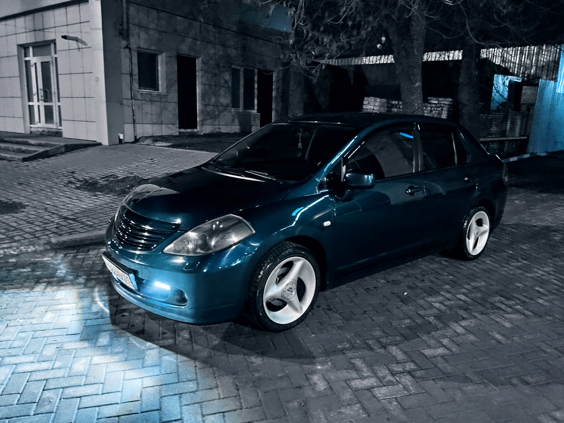 Реклама Nissan Tiida