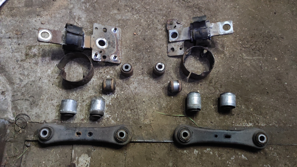 Старые сайлентблоки. — Volvo S80 (2G)