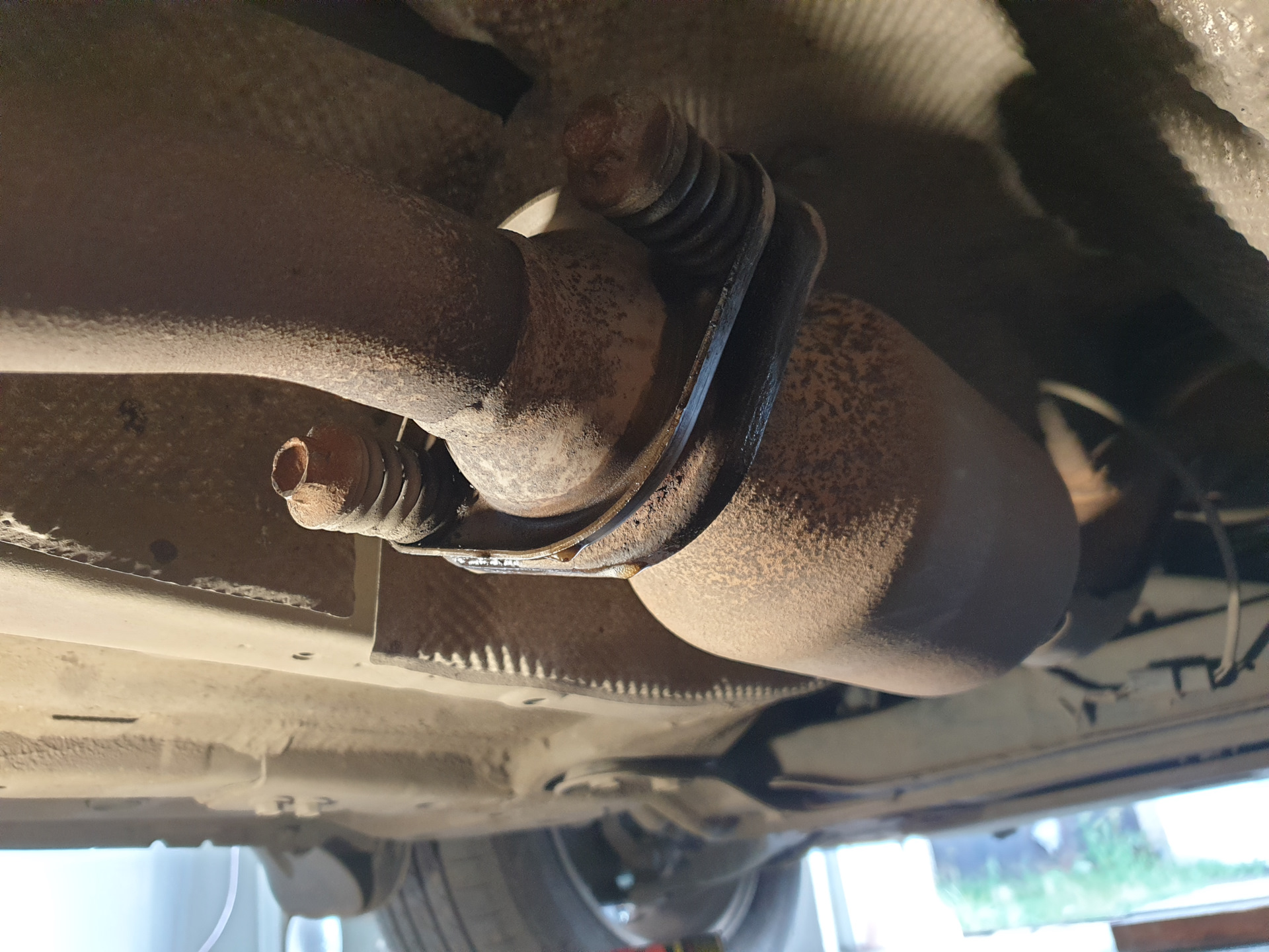 28. Выхлопная система. — Nissan Qashqai (1G), 1,6 л, 2008 года ...