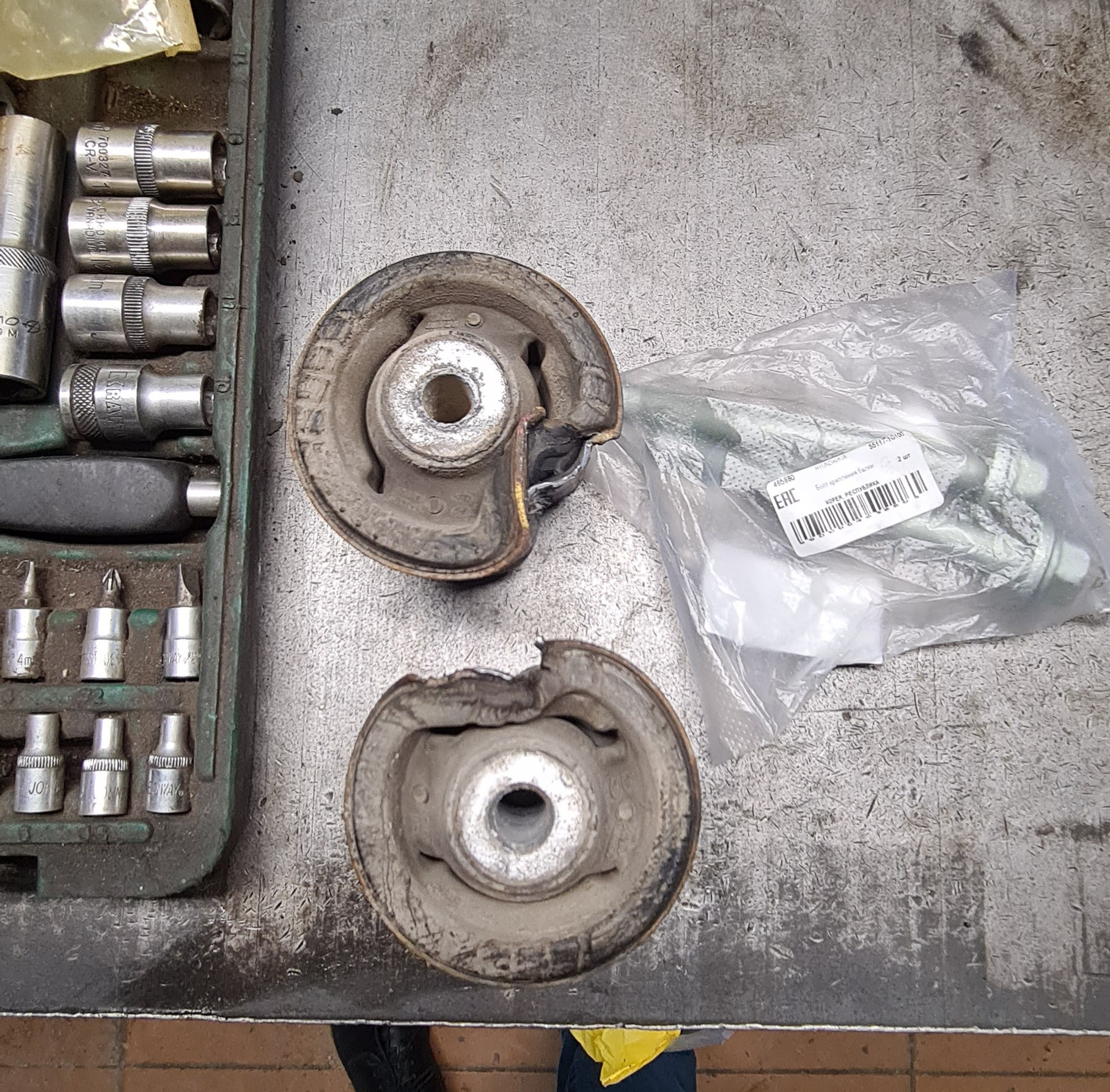 Замена сайлентблоков от KIA Soul 55160-2K000 — Hyundai Solaris (1G), 1 ...
