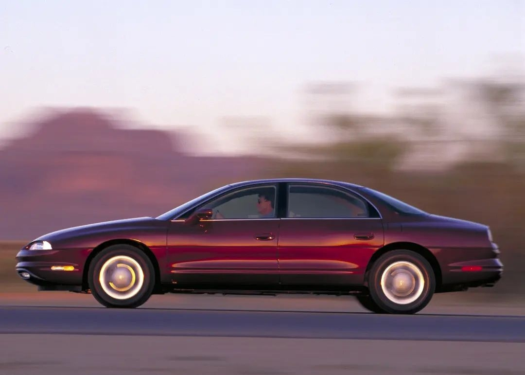 Oldsmobile aurora. Oldsmobile Aurora 1995.