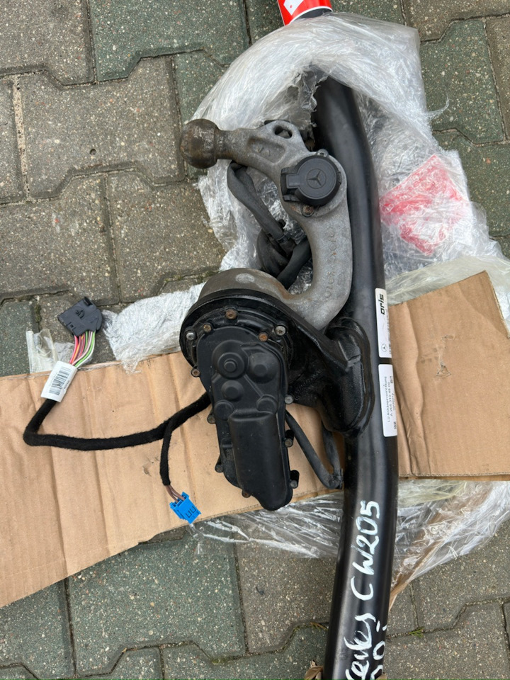 Фаркоп электрический на Mercedes-Benz C-class (W205). Б/у | 300 $ в ...