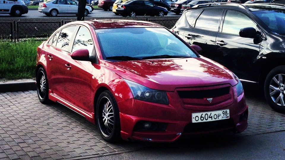 Color tuning. Шевроле Круз колхоз. Шевроле Круз красный. Chevrolet Cruze красный тюнинг. Тюнингованный Шевроле Круз 2011.