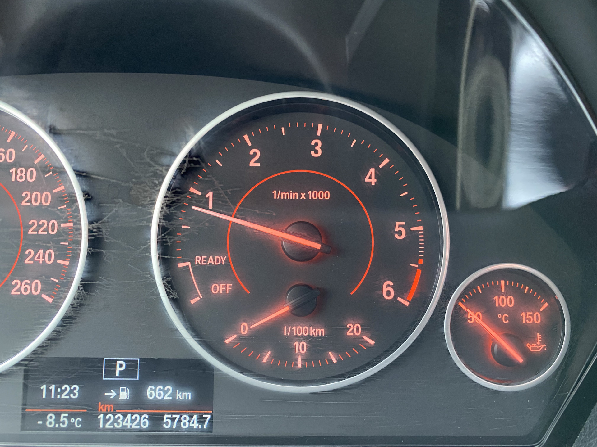 Температура масла бмв. BMW f30 температура масла. BMW f30 лампа давления масла. BMW Ф 10 температура. БМВ м3 е90 температура двигателя.