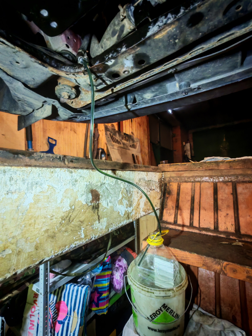 Получилась такая система. Делал без помощника, поэтому для первой проверки, правильно ли я снял шланг и вообще, не заливает ли гараж, пока запускаю двигатель и не вижу что происходит внизу, я поставил на видео и потом проверял — Nissan Qashqai (2G)