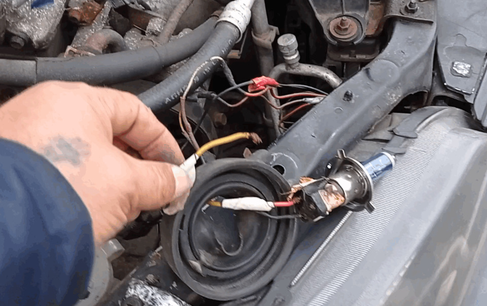 Mazda 323 2002 год. Пропали габариты, противотуманки, и часть подсветки ...