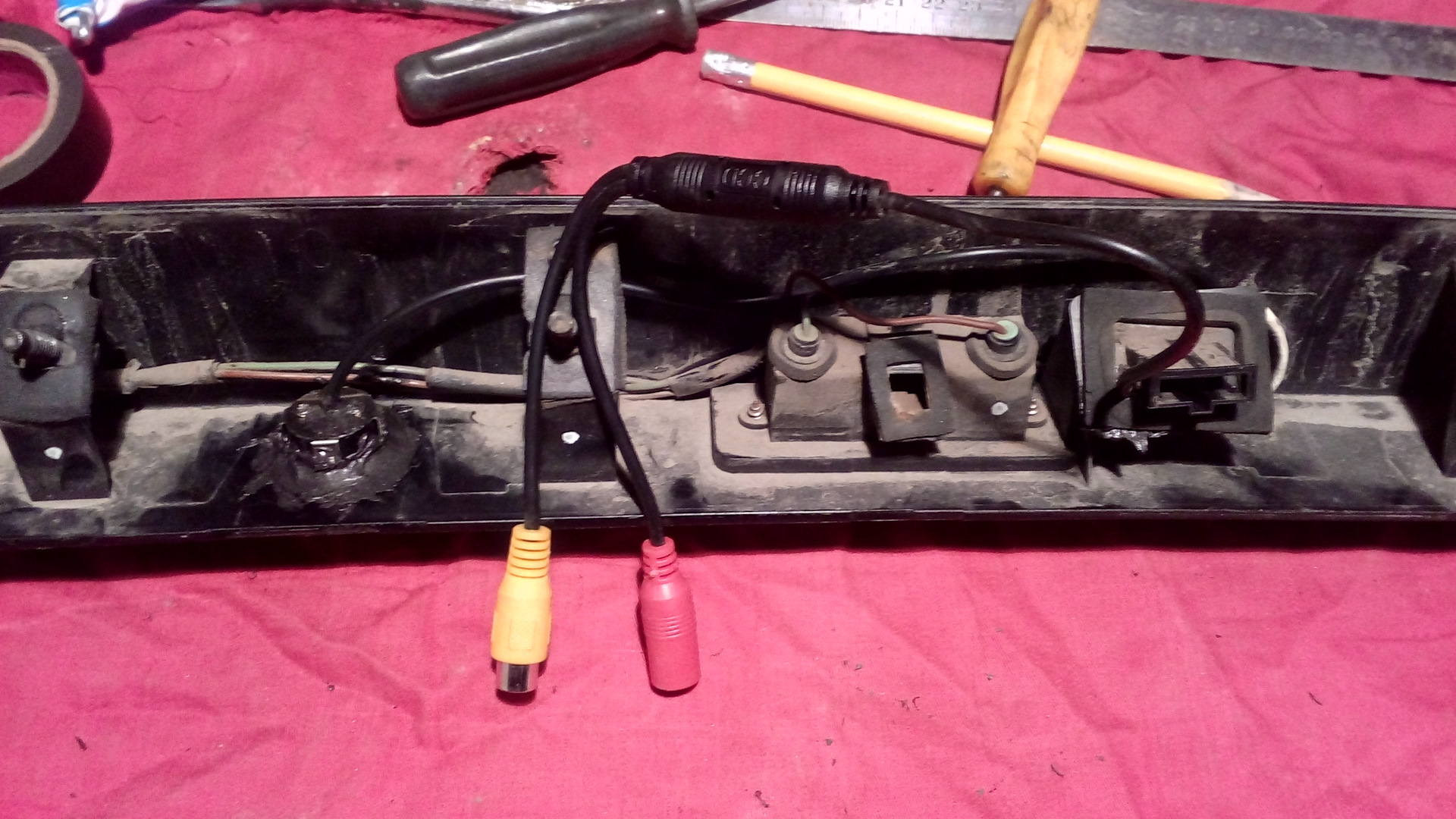 Установка камеры заднего вида… — Volkswagen Caddy (3G), 1,6 л, 2008 ...